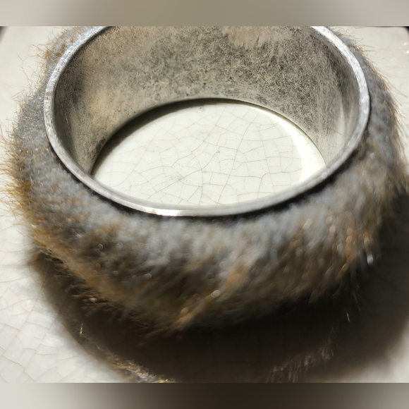 Vintage Faux fur fuzzy bangle bracelet - Picture 1 of 7